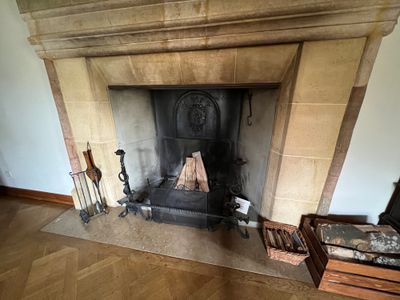 Cheminée médiévale en pierre